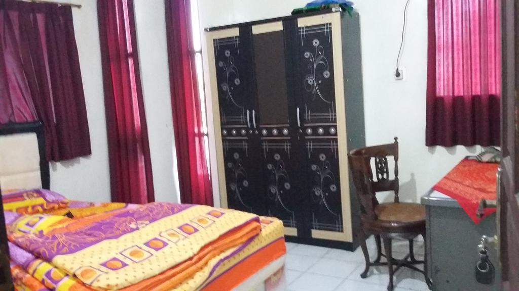 Mayestik Guest House Syariah Giacarta Esterno foto