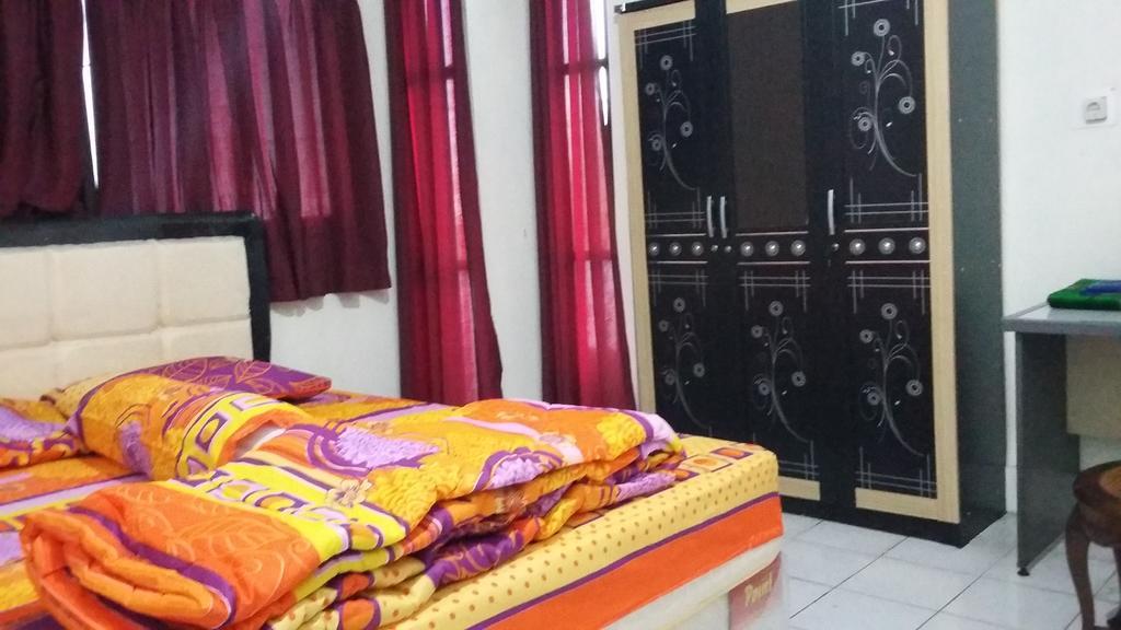 Mayestik Guest House Syariah Giacarta Esterno foto