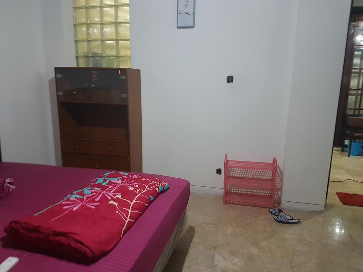 Mayestik Guest House Syariah Giacarta Esterno foto