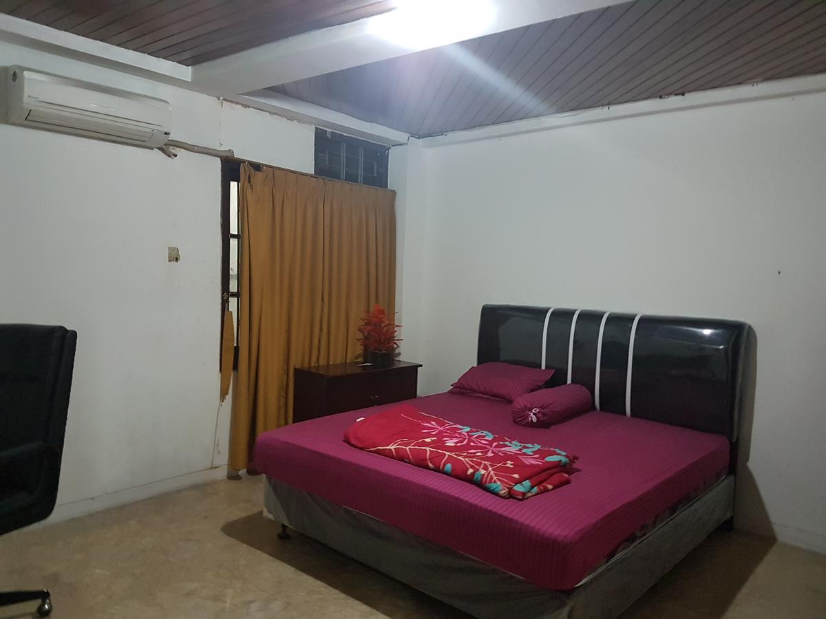 Mayestik Guest House Syariah Giacarta Esterno foto